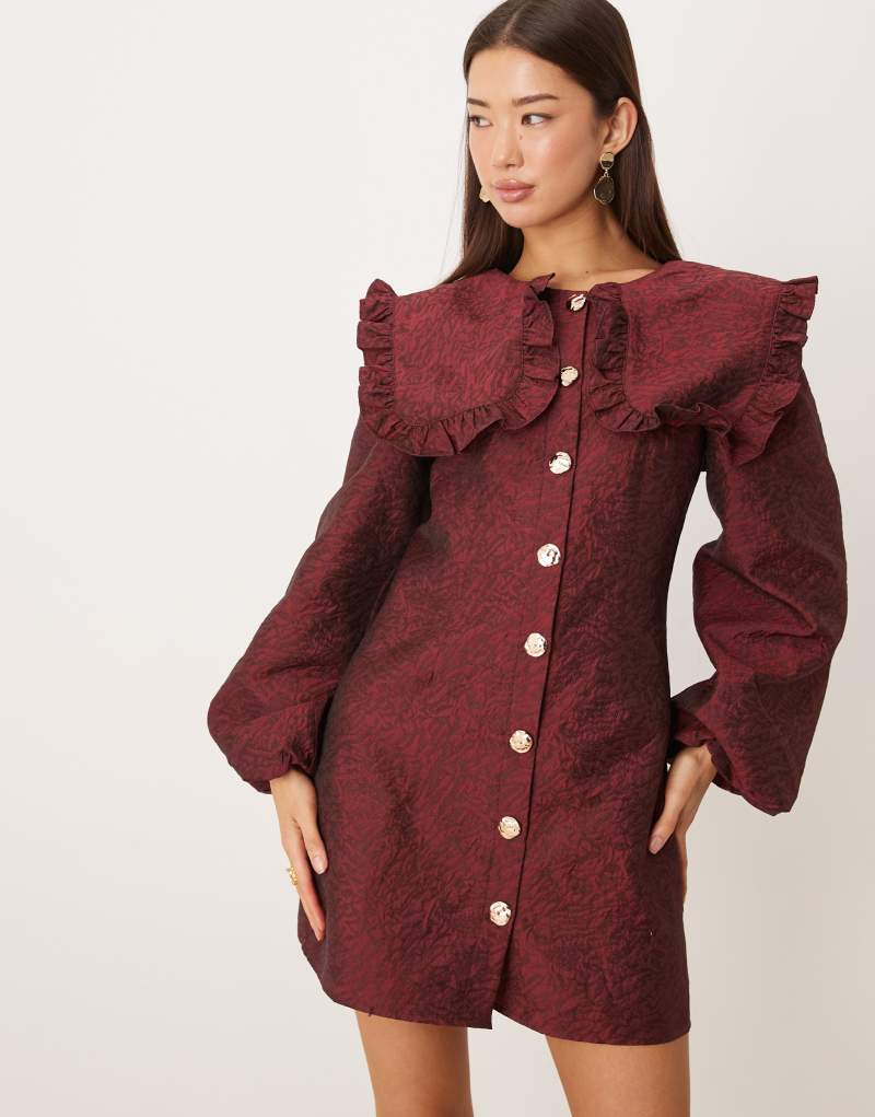 Trend  bordo renkli, oversize yakalı, balon kollu mini elbise.