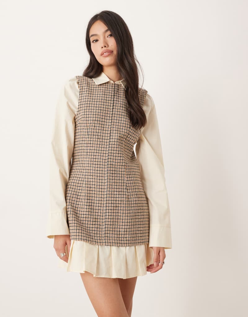 Trend peplum etekli, bej kareli, gömlek hibrit mini elbise.