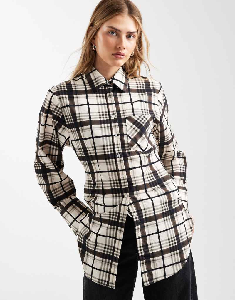 Dikiş detaylı, belden büzgülü, uzun kesimli ekose gömlek