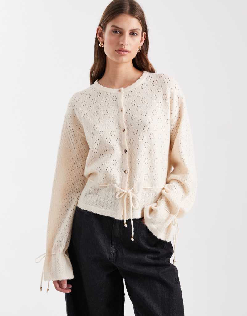 Trend süt rengi, rahat, peplum etekli hırka.
