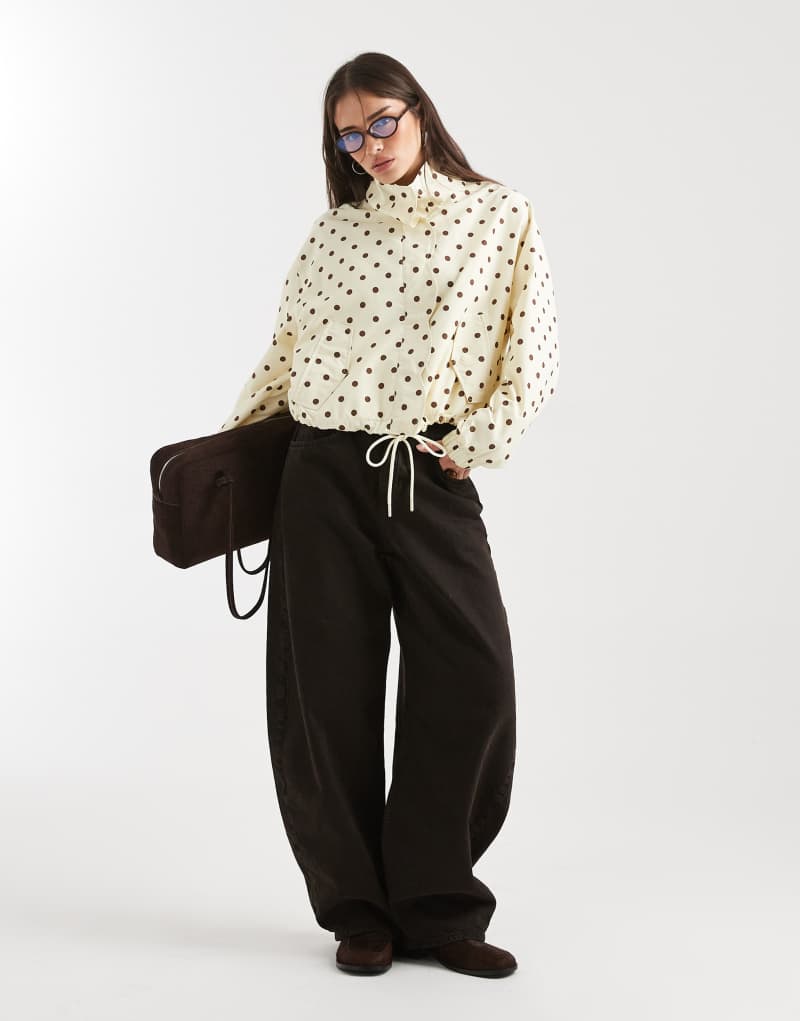 Trend deniz kabuğu detaylı, puantiyeli rüzgarlık.